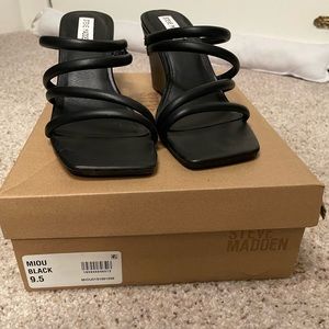 Perfect black summer wedge